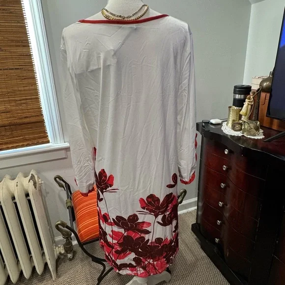 Chic White and Red Floral Dress - Picture 7 of 7